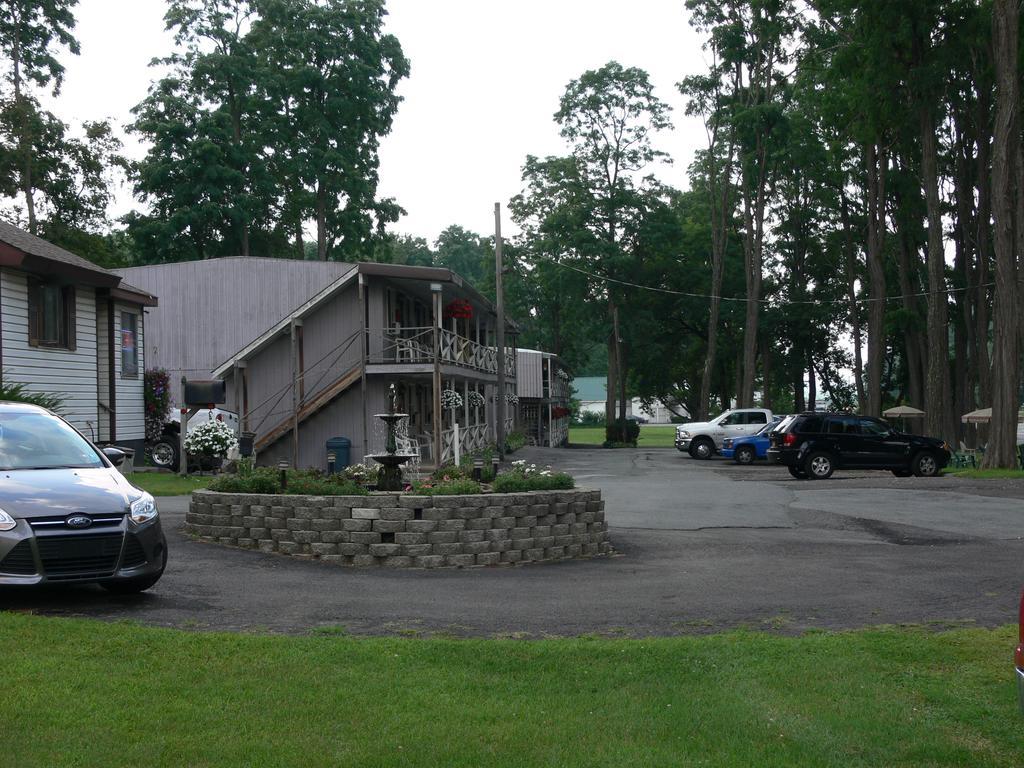 Ballston Spa Locust Grove Motel מראה חיצוני תמונה
